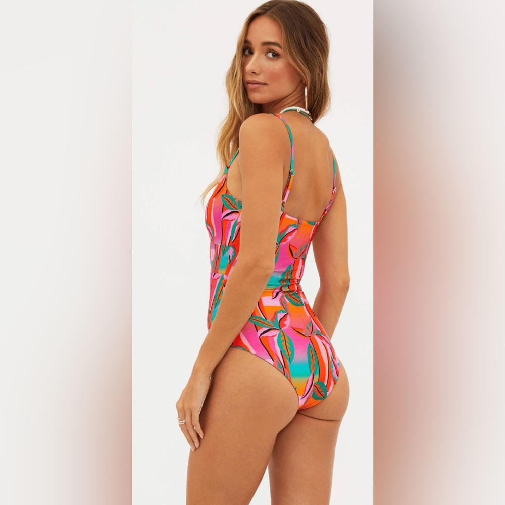 NEW | BEACH RIOT LESLIE ONE PIECE IN PALM BEACH Sz: Small
$178 - Picture 2 of 7